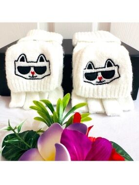KARL LAGERFELD ~ Cozy Off-White Gloves with Cat Design Fold Over Finger Cover